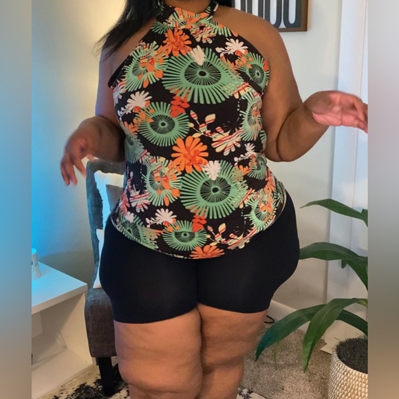 Eccentric Flower Halter Top - NY Collection (1X) - Picture 3 of 5